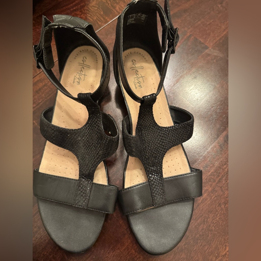 Clark’s Black Sandals size 10 women’s. Worn a couple of times. Good condition.